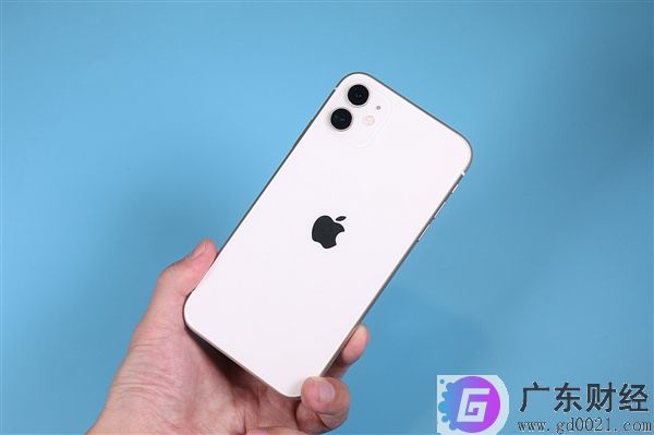 iPhone11降价1600元，iPhone11放下身段、自降身价。