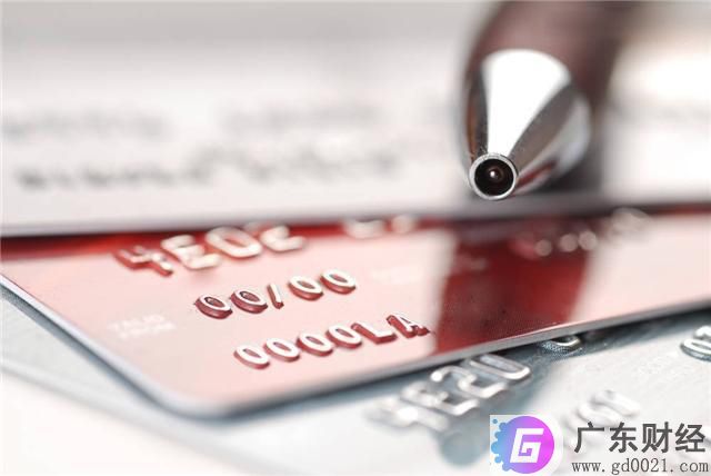 信用卡标准白金卡和小白金卡的区别是什么？