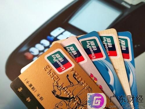 信用卡和借呗哪个更容易申请？