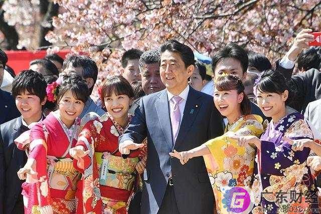 涉嫌挪用50万元办赏樱宴 安倍回应：全面配合调查