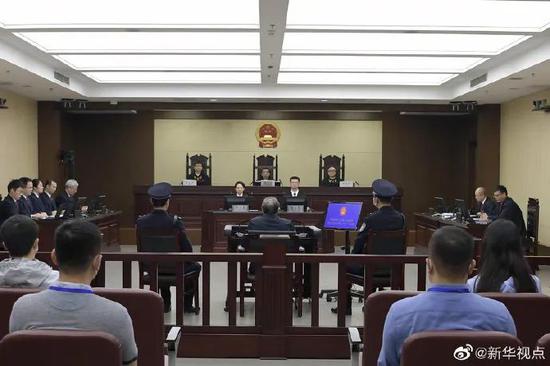 震惊!金融圈“第一贪”赖小民 被控受贿17.88亿元创纪录! 震惊!金融圈“第一贪”赖小民 被控受贿17.88亿元创纪录!