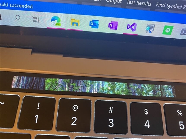 MacBook Pro换装Win10后：Touch Bar能当显示副屏了