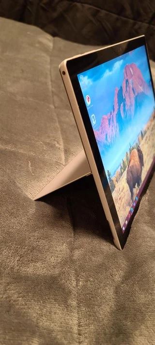 微软Surface Pro 8原型机欣赏：升级为11代酷睿 仍然没有雷电3