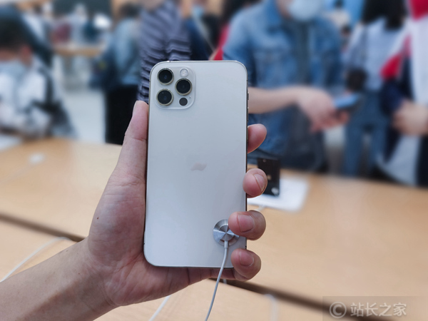 iPhone12成为10月全球销量最高5G手机 网友直呼真香