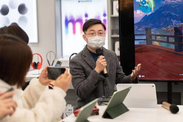 有时Apple离你并不遥远 不用穿越人海 可能就在你家楼下 有时Apple离你并不遥远 不用穿越人海 可能就在你家楼下