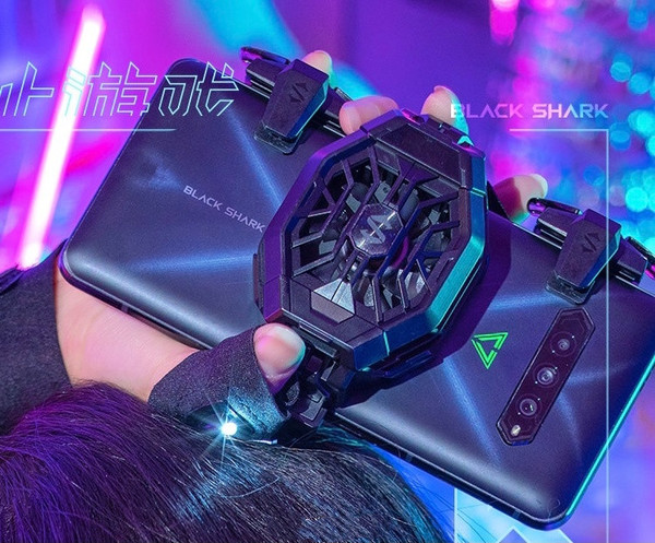 黑鲨4和新款黑鲨游戏背夹