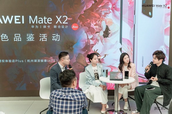 华为Mate X2