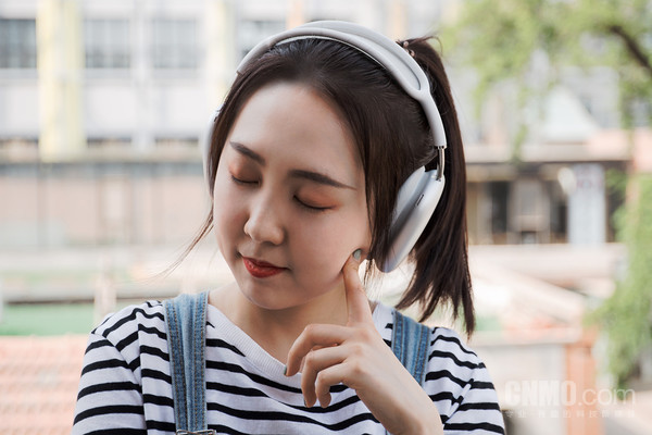 银色AirPods Max