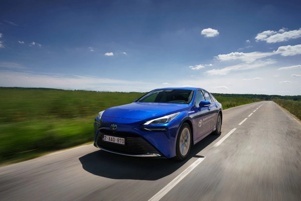 丰田氢燃料电池车续航打破世界纪录！达1000km以上