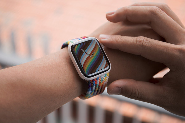 Apple Watch彩虹表带上手:艺术与美感的最佳融合 Apple Watch彩虹表带上手:艺术与美感的最佳融合