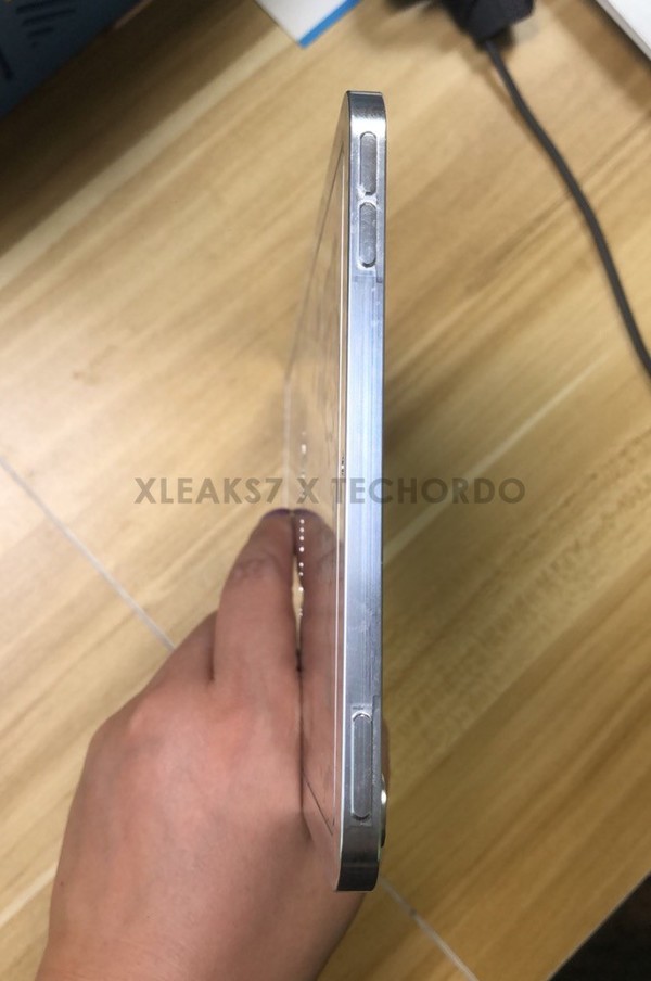 iPad mini6电源键位于顶部