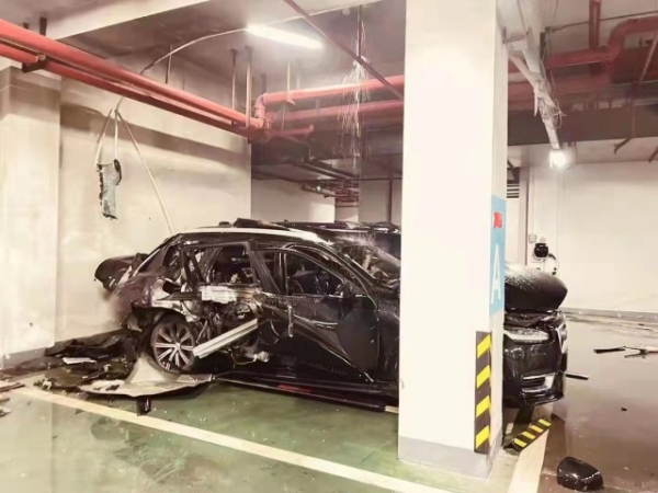 啥情况？南京一沃尔沃XC90插混版疑似充电时发生爆炸