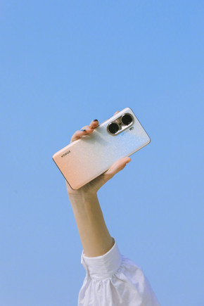 超高颜值+1亿像素超清主摄 假日和荣耀60系列更配