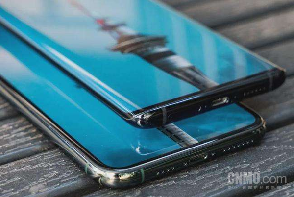 弥补高素质直屏稀缺短板 首款E5柔性大直屏是iQOO的旗舰屏幕答案 弥补高素质直屏稀缺短板 首款E5柔性大直屏是iQOO的旗舰屏幕答案