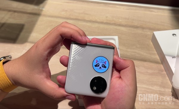 华为P50 Pocket上手体验:属于P系列的折叠时代来了 华为P50 Pocket上手体验:属于P系列的折叠时代来了