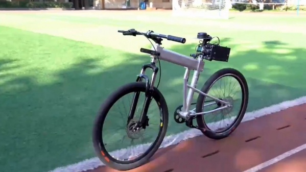 高中生造出自行车版的“特斯拉” 马斯克“直呼内行”