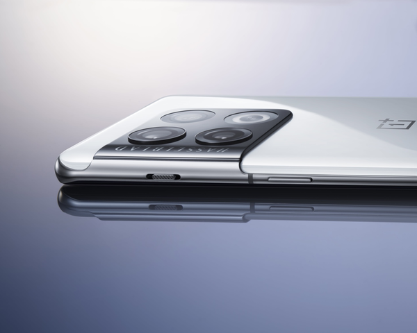 一加 10 Pro 胖达白 至尊版