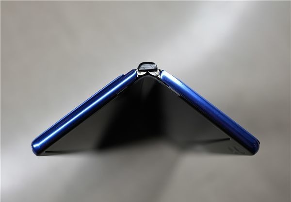 TCL 360-degree Ultra Flex（图片来源自网络）