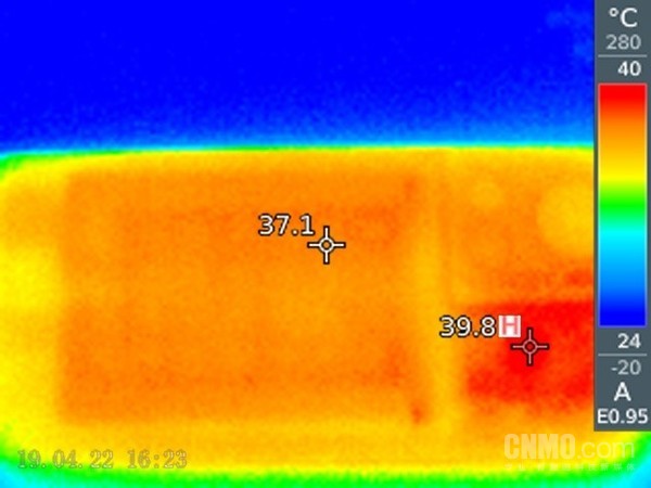 一加Ace半小时游戏后背面最高温度39.8度