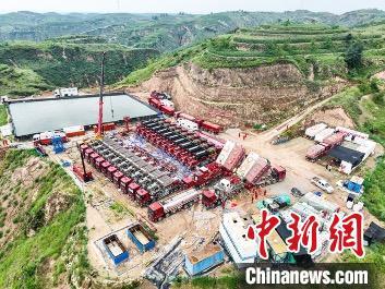 中国海油成功实施首口超大规模深层煤层气水平井压裂